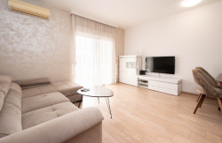/c_images/thumb_3713048_2_om-apartment-for-rent-podgorica-city-kvart-big-fashion-2.jpg