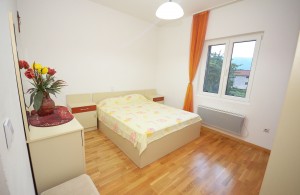 thumb_2437172_prodaja-kuca-sa-placem-u-krasicima-tivat-14.jpg