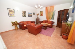thumb_2437172_prodaja-kuca-sa-placem-u-krasicima-tivat-7.jpg