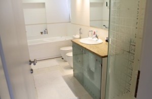 thumb_2521184_vajarkobathroom.jpg