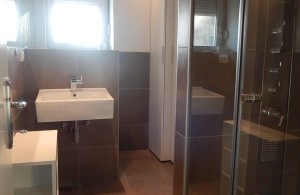 thumb_2563515_njegosevabathroom.jpg