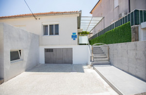 thumb_2627841_parking.jpg