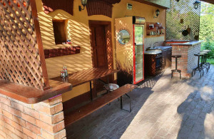 thumb_2652488_kuca-sa-klubom-na-obali-reke-7.jpg