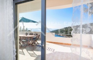 thumb_2686774_e_with_a_panoramic_sea_view_in_a_peaceful_bay_for_sale_8.jpg