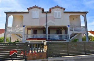 thumb_2734084_vodice-prodaje-se-kuca-s-8-apartmana.jpg