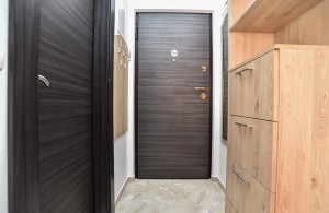 thumb_2765408_hall.jpg