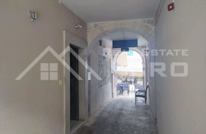 thumb_2816743_ity_-_sidewalk_caf_in_the_very_center_of_sinj_for_sale_7.jpg