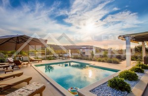 thumb_2830065_la_with_a_spacious_courtyard_in_a_serene_area_for_sale_6.jpg