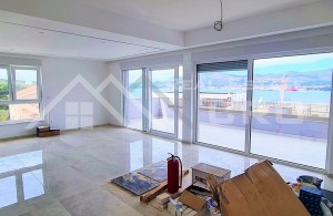 thumb_2907235_ly_equipped_penthouse_apartment_with_sea_view_for_sale_3.jpg