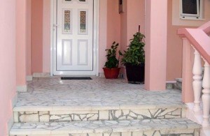 thumb_3070484_entrance.jpg