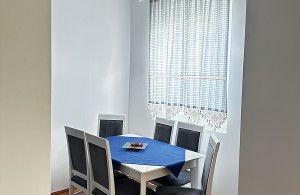 thumb_3070484_kitchen-table.jpg