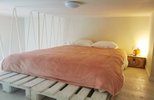thumb_3079570_bed.jpg