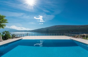 thumb_3080212_villa_with_a_swimming_pool_in_montenegro18.jpg