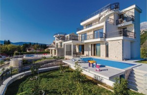 thumb_3090233_villa_for_sale_in_montenegro_with_a_swimming_pool2.jpg