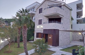 thumb_3107214_house_for_sale_on_the_first_-sea_line_in_montenegro.jpg