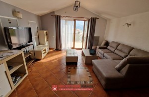 thumb_3149980_-parkingom-pogled-na-more-agencija-za-nekretnine-kamin_2.jpg