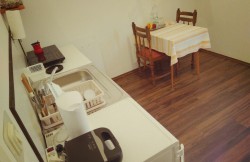 thumb_318379_kitchen-eating-area.jpg