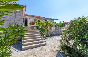 thumb_3188632_croatia-brac-stone-house-sea-view-sale-102-.jpg