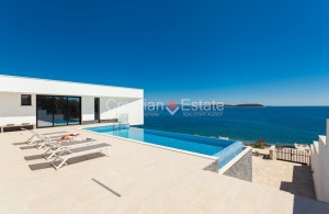 thumb_3191497_croatia-korcula-villa-seafront-pool-sale-103-.jpg