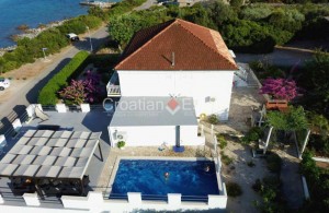 thumb_3191528_croatia-korcula-seafront-house-pool-sale-103-.jpg