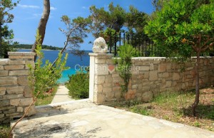 thumb_3193937_croatia-korcula-villa-seafront-pool-sale-103-.jpeg