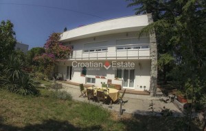 thumb_3194982_croatia-split-spinut-villa-roof-terrace-sale-105-.jpg