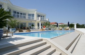 thumb_3200037_tia-istria-luxury-villa-seafront-sea-view-pool-sale-103-.jpg