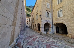 thumb_3206364_apartment_for_sale_in_old_town_of_kotor.jpg