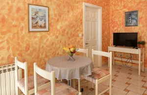 thumb_3230846_1_a41k2_apartments_covic_tucepi_dining_room1.jpg