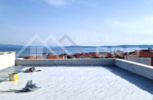 thumb_3232768__penthouse_apartment_boasting_an_opulent_floor_plan_--1-.jpg