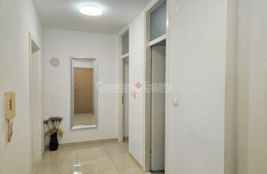 thumb_3263839_croatia-omis-renovated-apartment-loggias-sale-107-.jpg