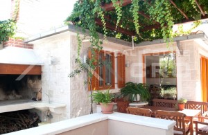 thumb_3289947_ent_with_a_spacious_yard_and_a_summer_kitchen_for_sale_2.jpg