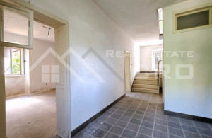 thumb_3296463_ouse_for_renovation_on_a_large_plot_with_a_view_for_sale.jpg