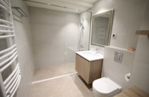 thumb_3296703_waterfrontbat.jpg