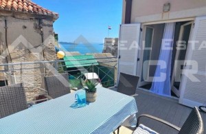 thumb_3313594_bedroom_apartment_with_a_large_terrace_first_row_to_the_.jpg