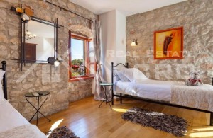 thumb_3317722_ated_historic_villa_with_a_wonderful_sea_view_for_sale_5.jpg