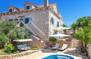 thumb_3317722_ated_historic_villa_with_a_wonderful_sea_view_for_sale_9.jpg