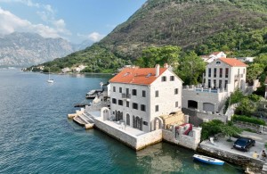 thumb_3317755_villa_for_sale_on_a_seacost_in_montenegro4.jpg