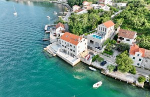 thumb_3317755_villa_for_sale_on_a_seacost_in_montenegro5.jpg