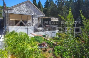 thumb_3349431_erraces_and_a_garage_in_a_peaceful_atmosphere_for_sale_3.jpg