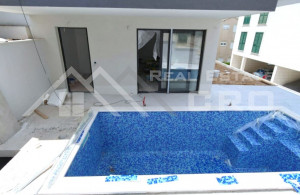 thumb_3350302_m_apartment_in_an_attractive_location_near_the_sea_for_s.jpg