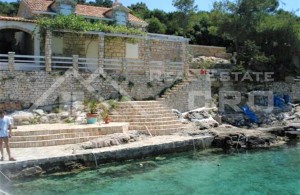 thumb_3377977_ional_house_in_a_quiet_bay_first_row_to_the_sea_for_sale.jpg