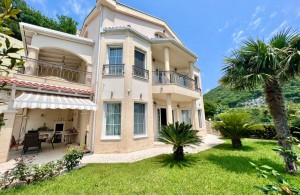thumb_3387417_vila-s-basejnom-v-rezevici-12533--2-_1067x800.jpeg