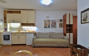 thumb_3388736_01-room-01.jpg