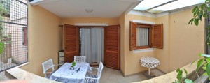 thumb_3388736_02-balcony-02.jpg
