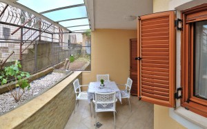 thumb_3388736_02-balcony-03.jpg