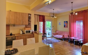 thumb_3391608_2511-01-living-room-01.jpg