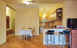 thumb_3391608_2511-01-living-room-03.jpg
