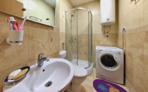 thumb_3391608_2511-04-bathroom-01.jpg