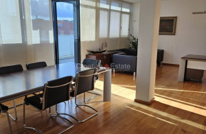 thumb_3405970_-grad-business-premises-air-conditioner-lift-sale-1-101-.jpg